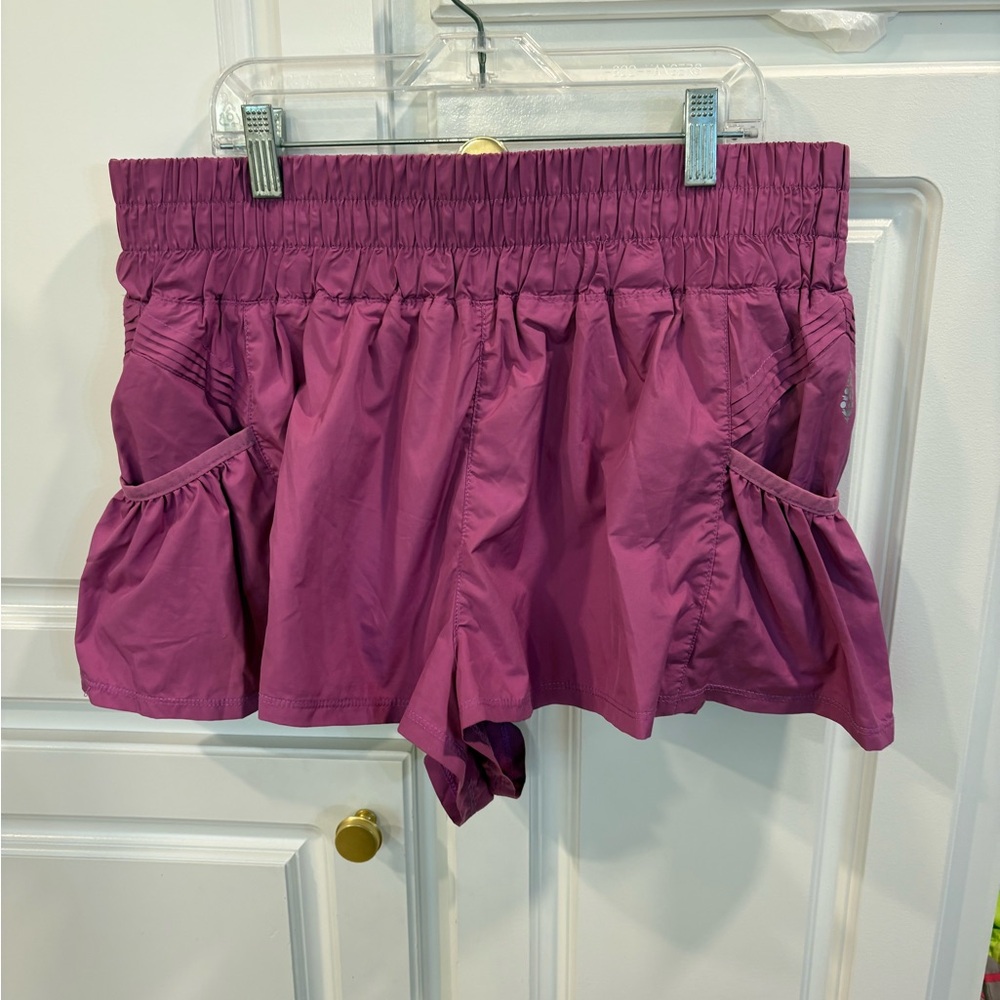 Women’s L Free People Movement Get your flirt on athletic shorts.  High rise